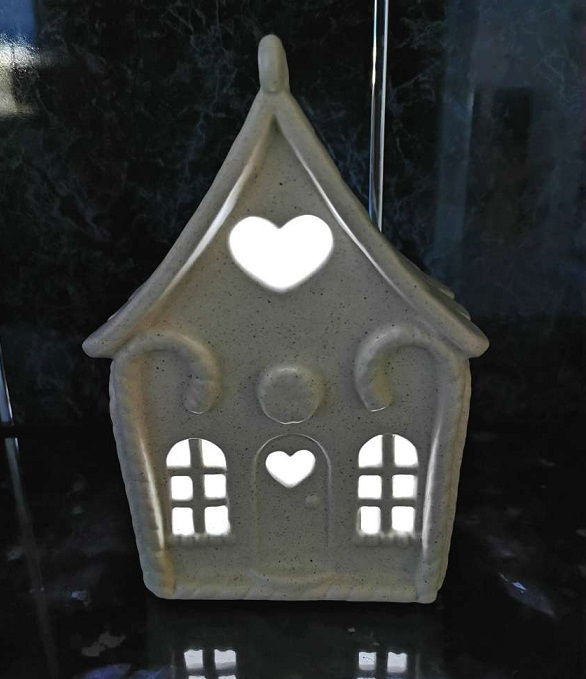 Large Gingerbread House Lantern in dark (3)