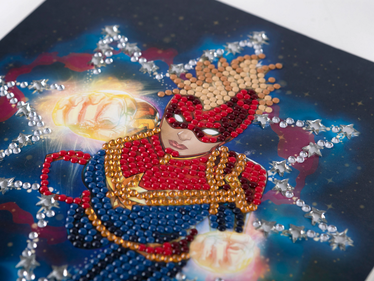 Captain Marvel 18 x 18cm Marvel Crystal Art Card Kit