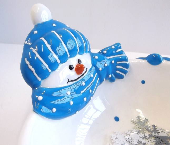 2083 snowman bowl closeup