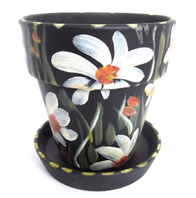 5058 medium flower pot standing on saucer