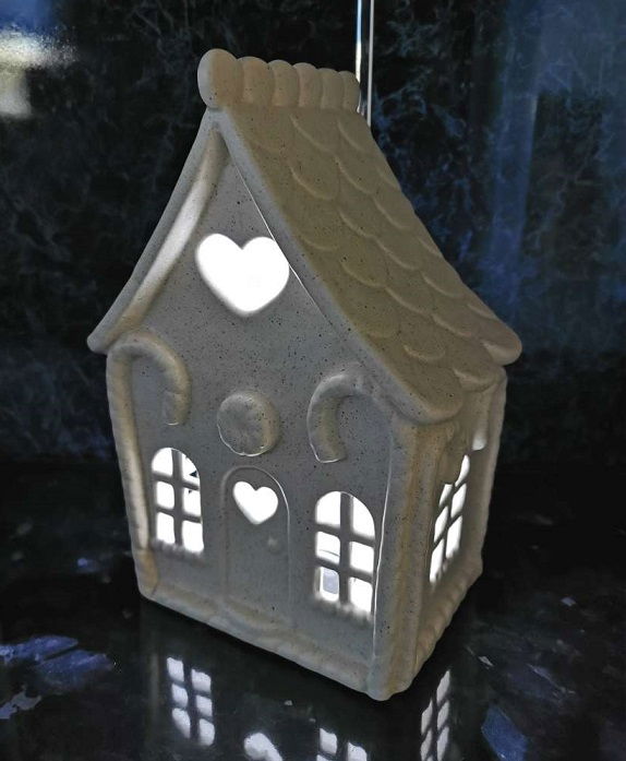 Large Gingerbread House Lantern in dark (2)